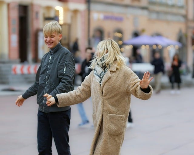 couple, tourists, street